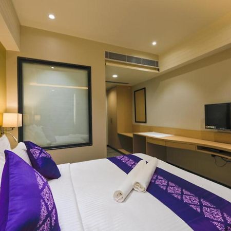 Hotel Purple Beds By Vits Dwarkesh, Surat Salabatpura Exterior foto