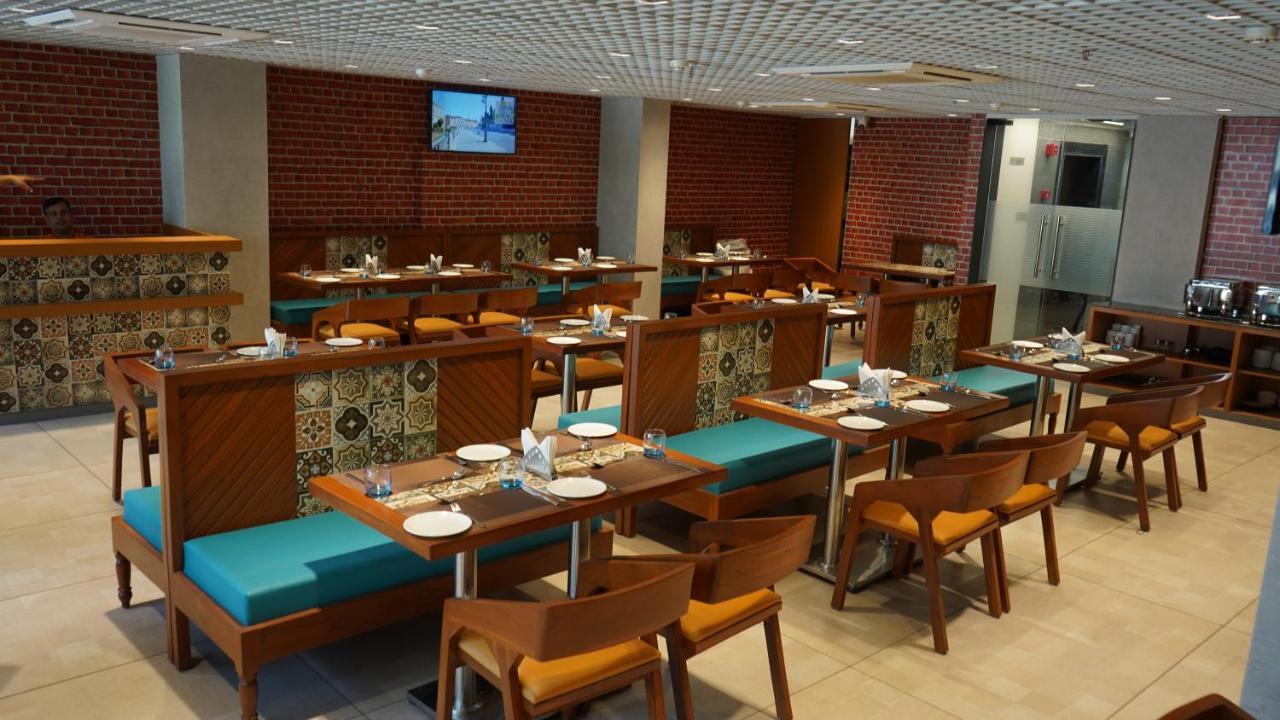 Hotel Purple Beds By Vits Dwarkesh, Surat Salabatpura Exterior foto