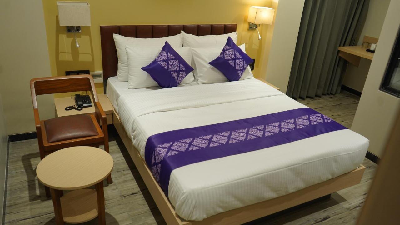 Hotel Purple Beds By Vits Dwarkesh, Surat Salabatpura Exterior foto