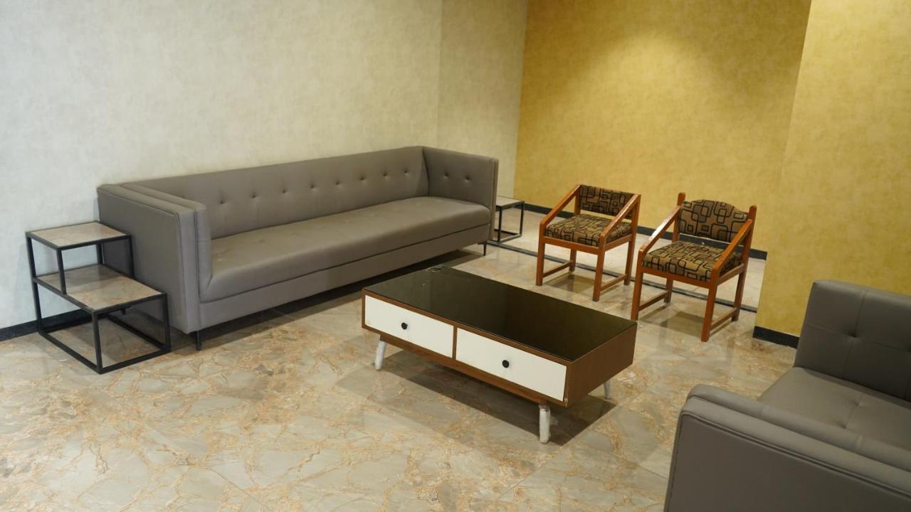 Hotel Purple Beds By Vits Dwarkesh, Surat Salabatpura Exterior foto