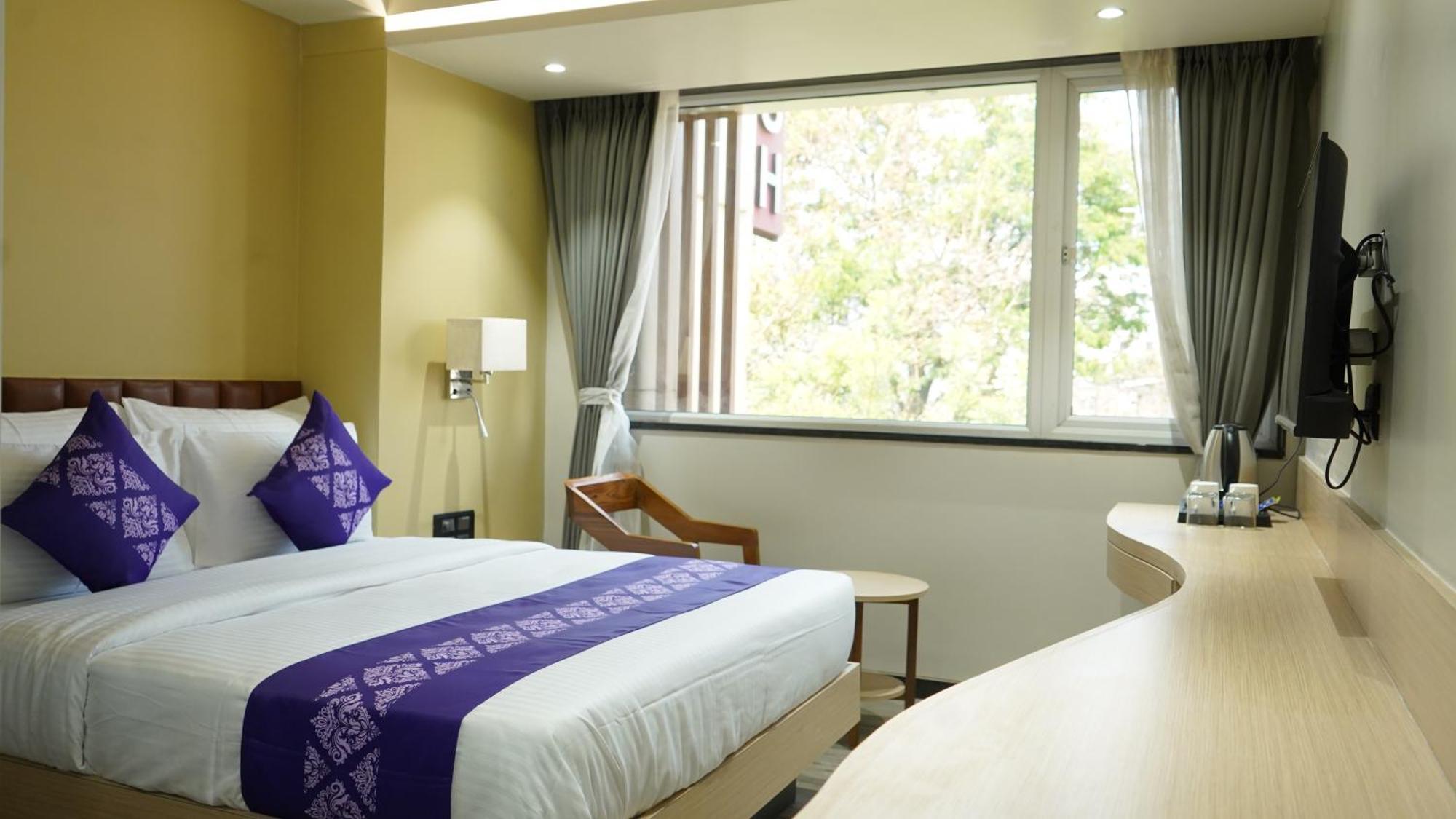 Hotel Purple Beds By Vits Dwarkesh, Surat Salabatpura Exterior foto
